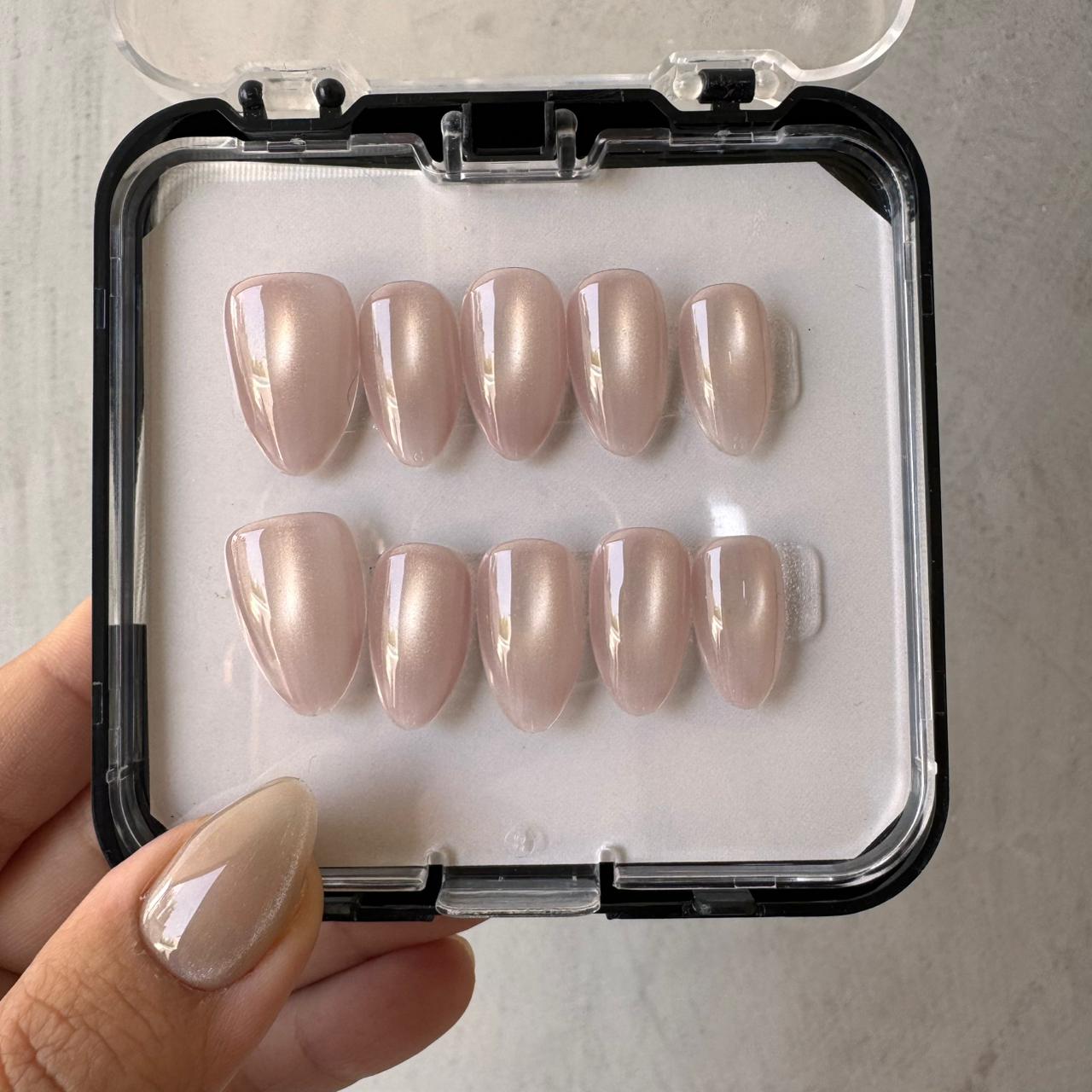 Lila Nude